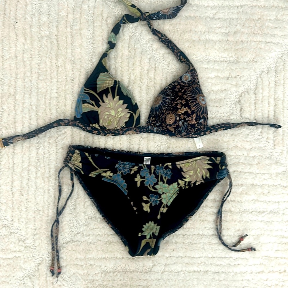 Banana Republic triangle top bikini - small